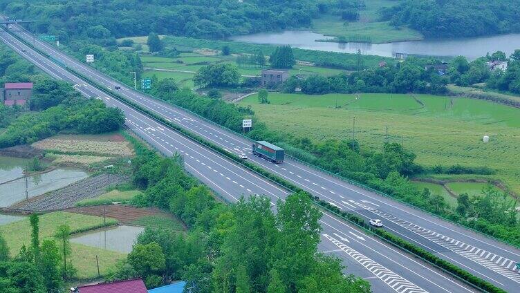 航拍高速公路服务区