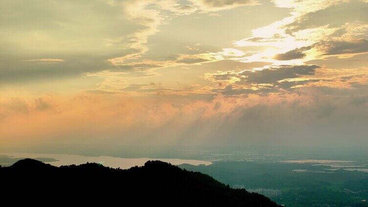 夕阳逆光生态自然景色