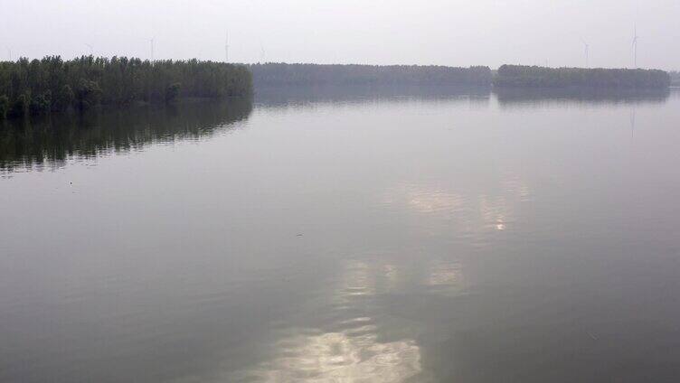 湖面波光 波光粼粼