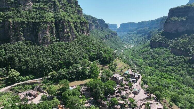 大山里的风景优美