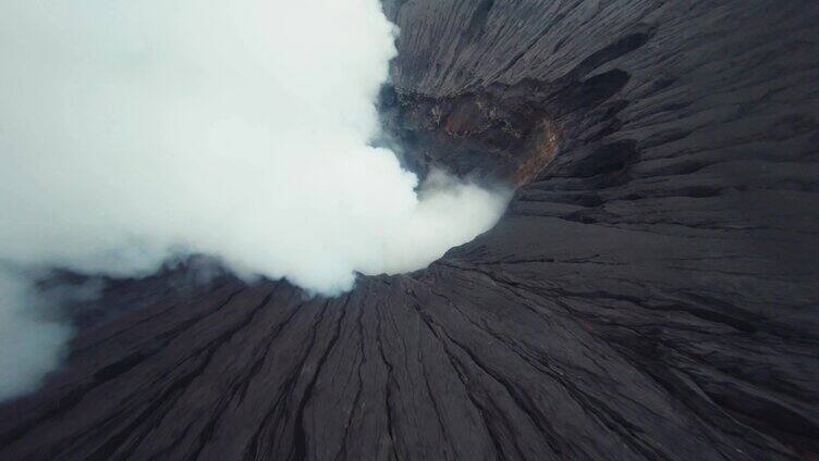 火山穿越机下坠视角