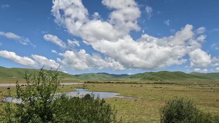 车窗外的风景自驾游汽车旅行高原风光