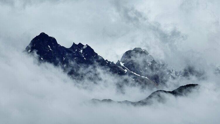 西藏雪山高山风云变幻