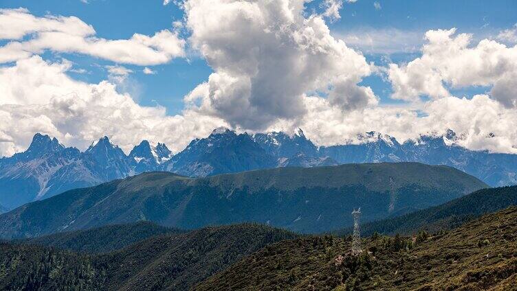 西藏芒康红拉山垭口达美拥雪山延时摄影