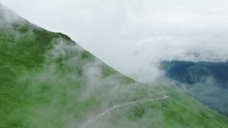 四川巴朗山山巅唯美云雾航拍风光