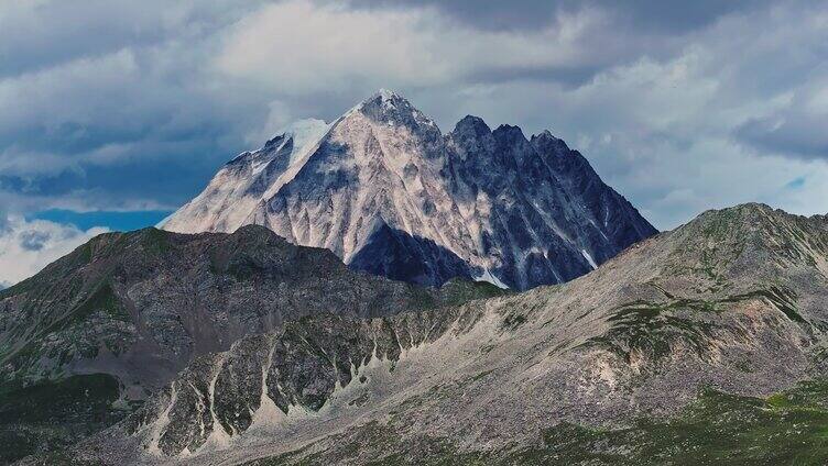 四川雅拉雪山自然风光航拍