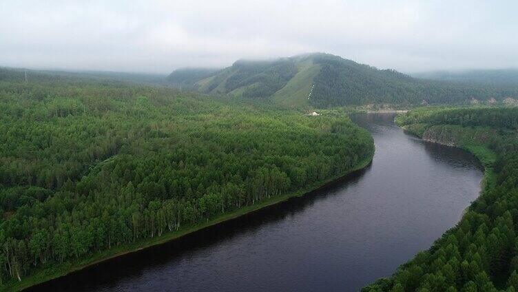 航拍大兴安岭森林河流晨雾