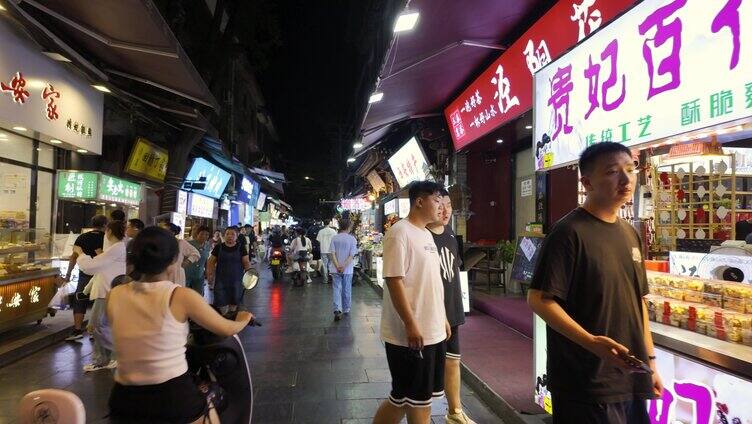 西安莲湖区回民街夜市夜景慢动作