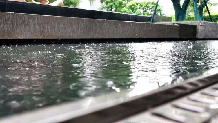 下雨升格慢镜头