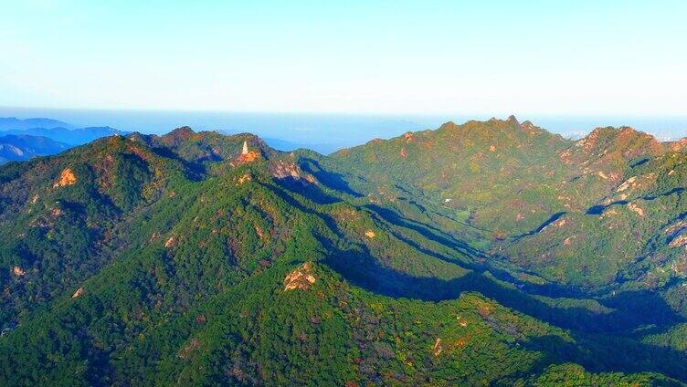 航拍千山郁郁葱葱的山林植被