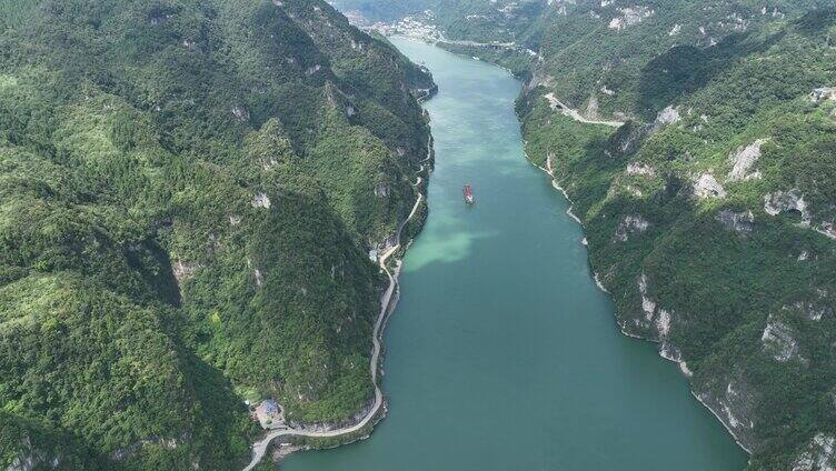 长江三峡黄金水道物流忙