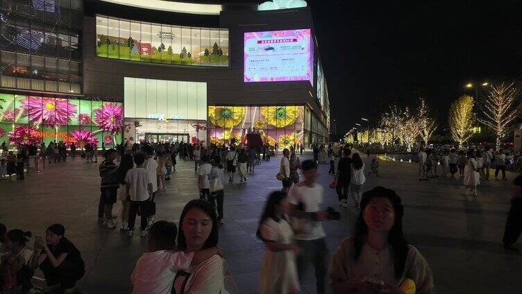 商场人群逛街商业综合体高档商场城市夜晚