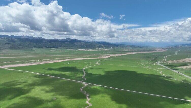 航拍祁连山峨堡镇草原风光