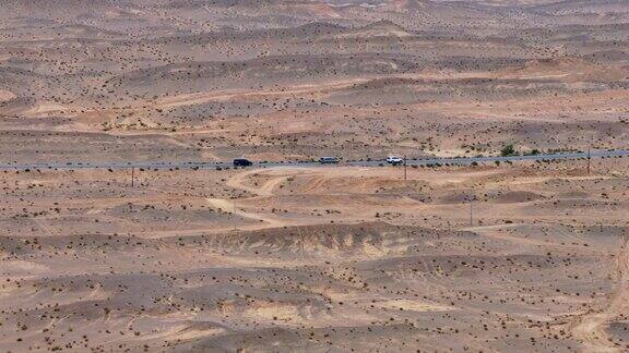 戈壁无人区 荒漠沙漠旅游公路车流
