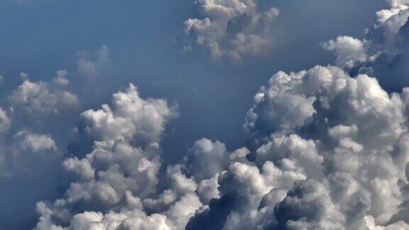 飞机外景坐飞机穿越云层实拍