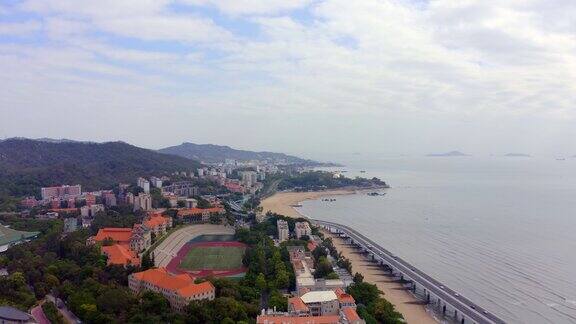 厦门海边学校的操场航拍风景