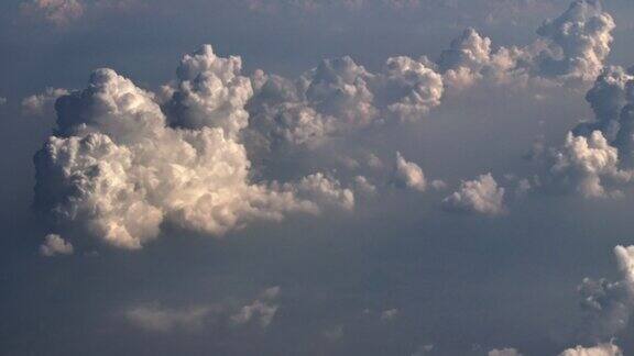 飞机旅行中的天空云彩