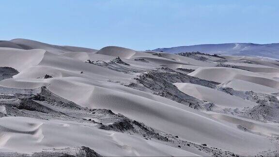 4K航拍沙漠美景穿沙公路荒漠宣传片