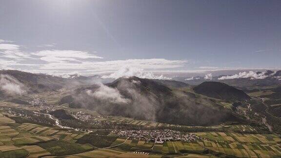 航拍青海卓尔山山脉风貌