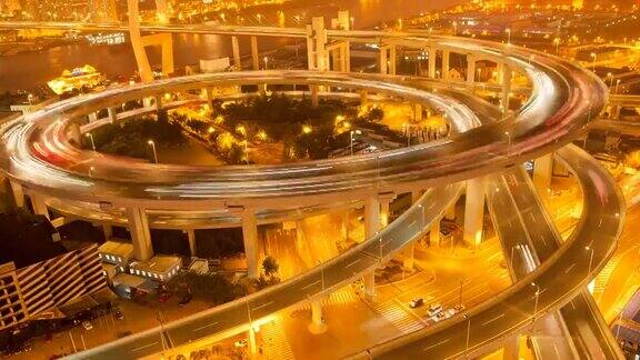 中国上海南浦大桥夜间交通