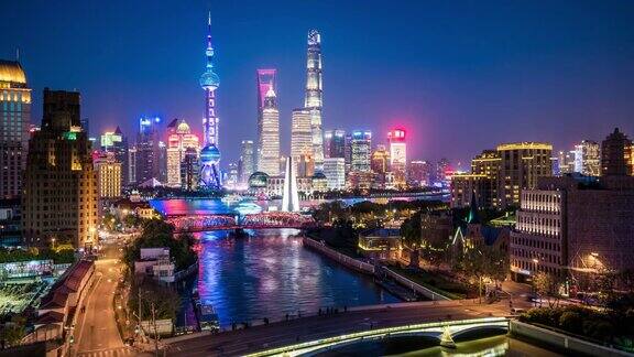 上海黄昏到夜晚的过渡上海中国