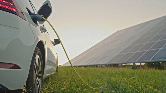 SLOMO用太阳能为电动车充电