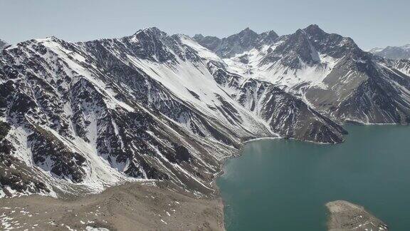 智利安第斯山脉的埃尔耶索水库