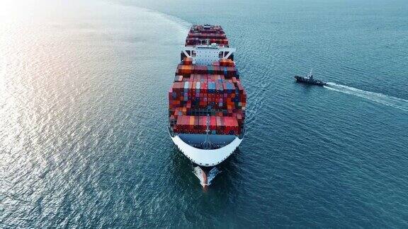 货运集装箱船货运海运船舶与航路在海洋船舶装载集装箱和运行为出口概念技术货运海上货运由快运船前视图
