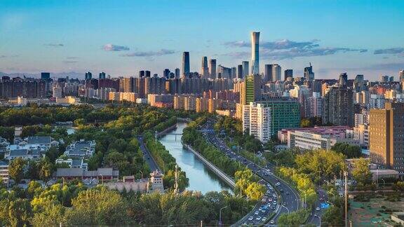 4k4096x2304p25fps延时拍摄的中国北京滨江主干道上汽车车流的CBD城市景观视频