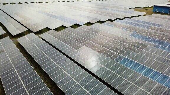 太阳能农场的太阳能电池板