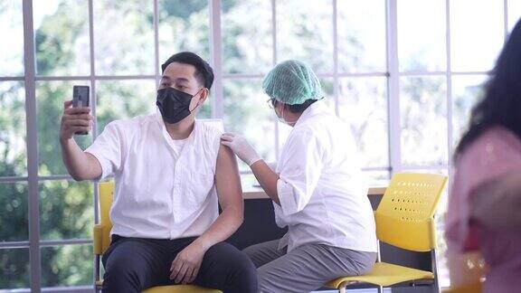 2019冠状病毒病大流行期间的疫苗接种和自拍