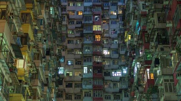 放大位于中国香港鲗鱼涌的高层住宅大厦的时间推移图香港是世界上人口最密集的城市之一