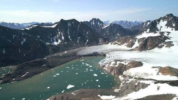 全景无人机飞行在主要的阿普西亚吉克冰川东格陵兰岛