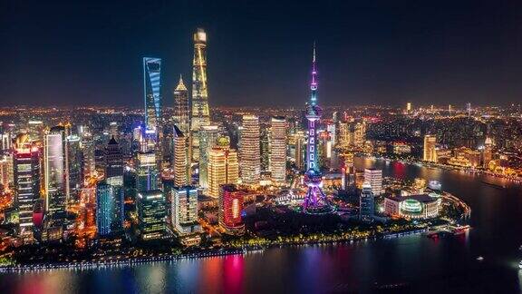 中国上海陆家嘴金融区夜景鸟瞰图
