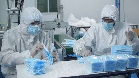 防护口罩生产线车间医用口罩的检查与包装