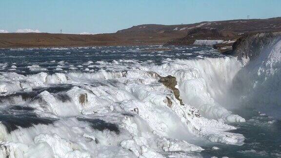 大自然冬天冬天结冰的瀑布一个神奇的冰雪冬日所在地纯净的冰川水在冰岛著名的瀑布美丽的景色在强大的流水晶蓝色的水在冬天