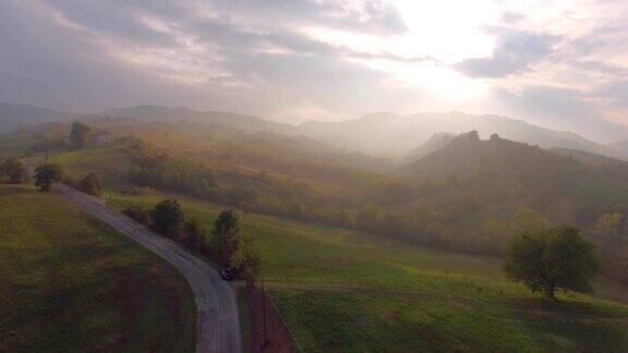 郊野公路鸟瞰图