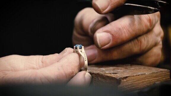 工匠手工珠宝制作工艺戒指