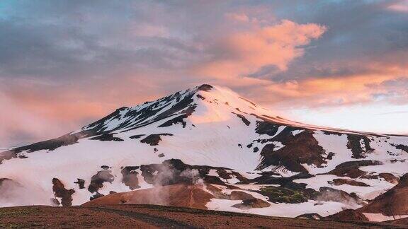 美丽的Kerlingarfjoll山脉位于冰岛中部高地的地热区在冰岛的夏天