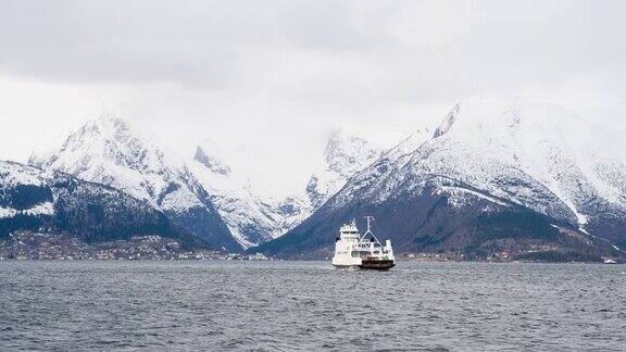 在帆船上探索挪威峡湾