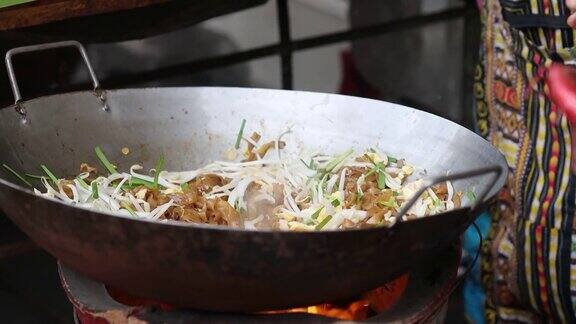 泰式炒面是泰国的街头小吃