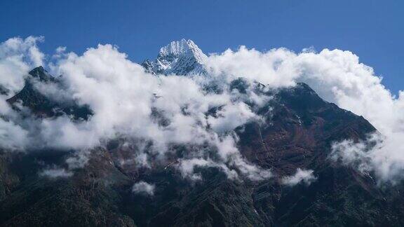 尼泊尔Sagarmatha国家公园NamcheBazaar居民点附近6608m的Thamserku山顶珠峰大本营(EBC)徒步路线