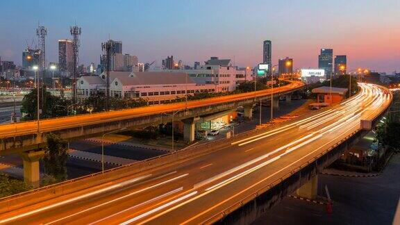 时间推移繁忙的高速公路在大都市中心的日落场景交通和基础设施概念泰国曼谷