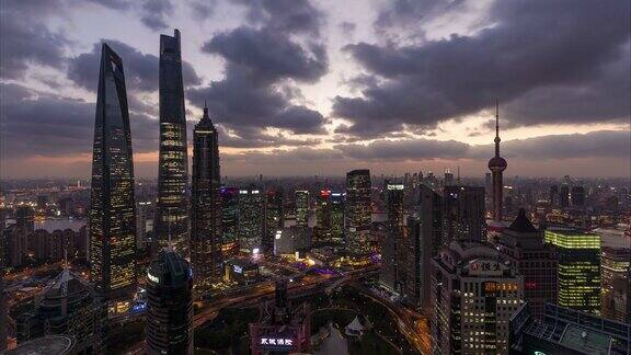 从白天到夜晚的上海和城市景观的时间流逝