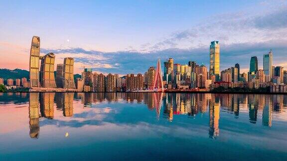日落时分的重庆和现代城市商业大厦从白天到夜晚的延时摄影