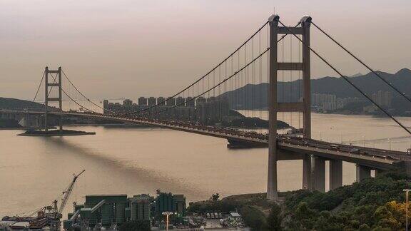 日落时分在香港青衣地区的青马桥进行的延时运输