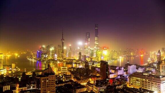 从黄昏到夜晚中国上海的建筑全景