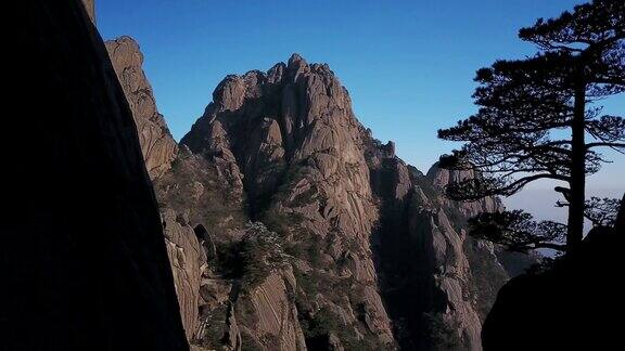 中国东部黄山的龟峰观景台