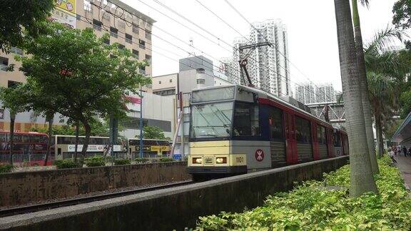 位于香港天水围新市镇的轻轨列车
