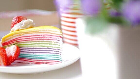 彩虹多色草莓饼